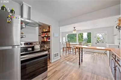 3102 Hemlock St, Longview, WA 98632 - Photo 2