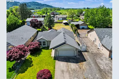 2662 S 12th St, Lebanon, OR 97355 - Photo 4