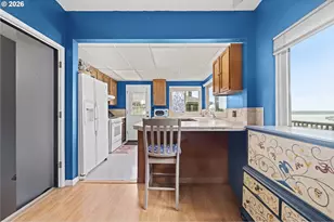 404 Chinook Ave, Astoria, OR 97103 - Photo 10