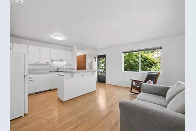 631 N Hayden Bay Dr, Portland, OR 97217 - Photo 2