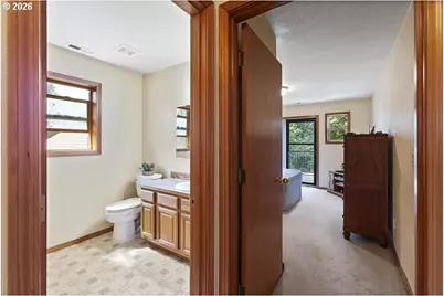 898 NE Pacific Dr, Fairview, OR 97024 - Photo 18