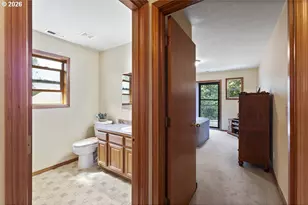 898 NE Pacific Dr, Fairview, OR 97024 - Photo 18