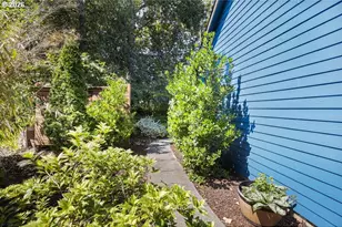 898 NE Pacific Dr, Fairview, OR 97024 - Photo 24