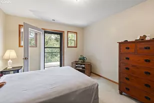 898 NE Pacific Dr, Fairview, OR 97024 - Photo 14