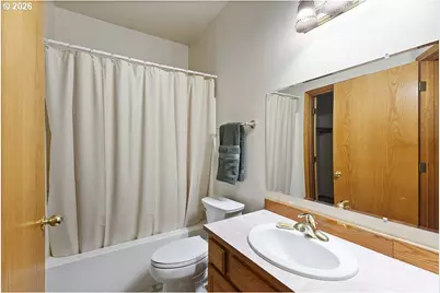 898 NE Pacific Dr, Fairview, OR 97024 - Photo 12