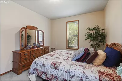 898 NE Pacific Dr, Fairview, OR 97024 - Photo 10