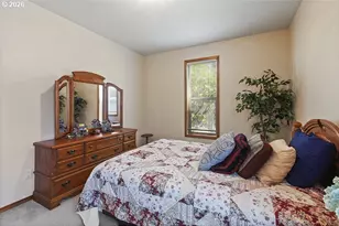 898 NE Pacific Dr, Fairview, OR 97024 - Photo 10