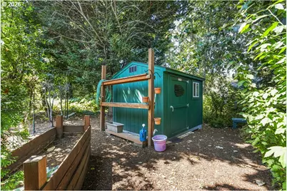 898 NE Pacific Dr, Fairview, OR 97024 - Photo 26