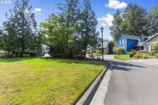898 NE Pacific Dr, Fairview, OR 97024 - Photo 4