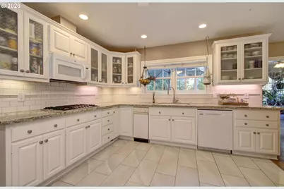 18410 S Greenview Dr, Oregon City, OR 97045 - Photo 6