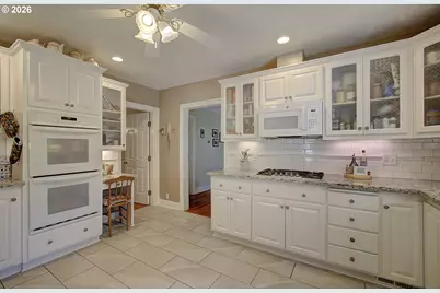 18410 S Greenview Dr, Oregon City, OR 97045 - Photo 4