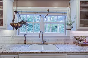 18410 S Greenview Dr, Oregon City, OR 97045 - Photo 8