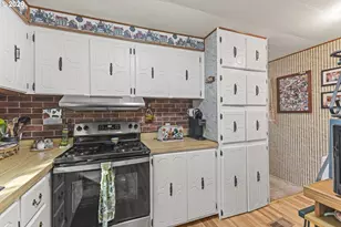 430 23rd St, Myrtle Point, OR 97458 - Photo 12