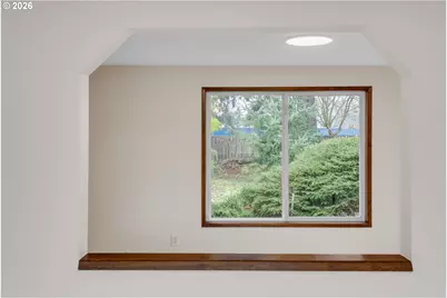 211 SW Royal Ct, Gresham, OR 97030 - Photo 12