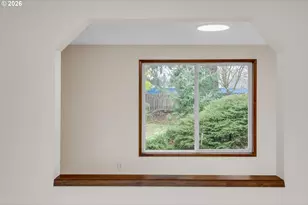 211 SW Royal Ct, Gresham, OR 97030 - Photo 12