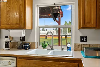 1880 Manihi Dr, Eugene, OR 97404 - Photo 12