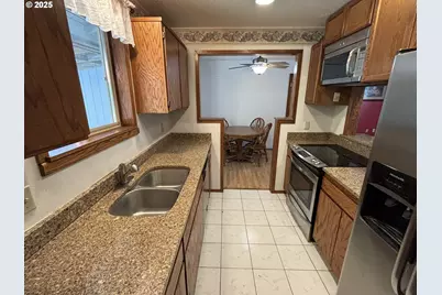 87803 Sandrift St, Florence, OR 97439 - Photo 10