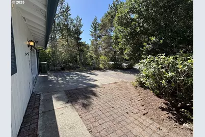 87803 Sandrift St, Florence, OR 97439 - Photo 4
