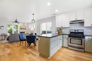 9406 N Macrum Ave, Portland, OR 97203 - Photo 12