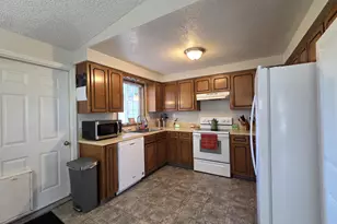 740 N 11th Ave, Elgin, OR 97827 - Photo 4