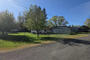 740 N 11th Ave, Elgin, OR 97827 - Photo 14