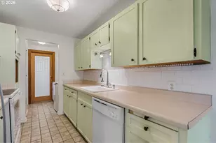 5566 SW Erickson Ave, Beaverton, OR 97005 - Photo 14
