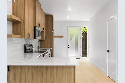 4960 SE Caruthers St #6, Portland, OR 97215 - Photo 4