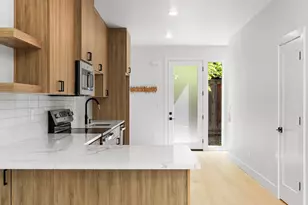 4960 SE Caruthers St, Portland, OR 97215 - Photo 4