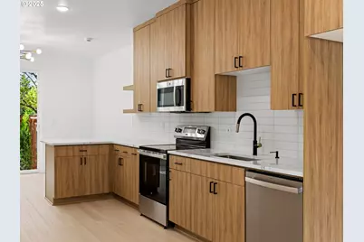 4960 SE Caruthers St #6, Portland, OR 97215 - Photo 6