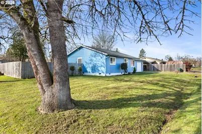 375 Johnson St, Sutherlin, OR 97479 - Photo 2