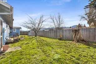 375 Johnson St, Sutherlin, OR 97479 - Photo 4