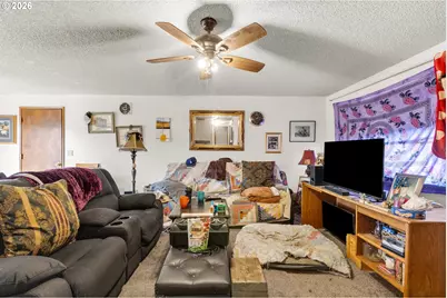 375 Johnson St, Sutherlin, OR 97479 - Photo 8