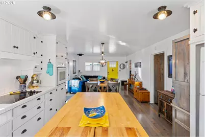 886 1st St SE, Bandon, OR 97411 - Photo 14