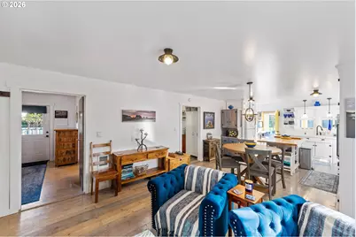 886 1st St SE, Bandon, OR 97411 - Photo 4