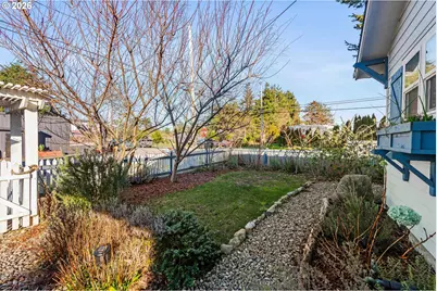 886 1st St SE, Bandon, OR 97411 - Photo 38