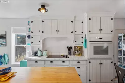 886 1st St SE, Bandon, OR 97411 - Photo 12