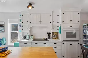 886 1st St SE, Bandon, OR 97411 - Photo 12