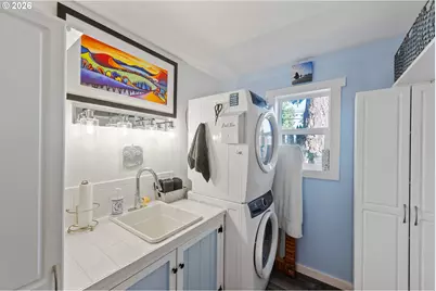 886 1st St SE, Bandon, OR 97411 - Photo 16