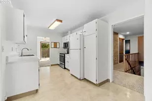 1085 SW Hillcroft Ave, Portland, OR 97225 - Photo 12