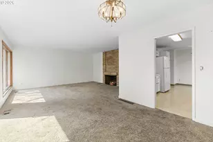 1085 SW Hillcroft Ave, Portland, OR 97225 - Photo 6