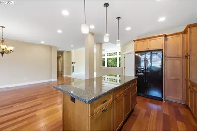 19484 SW Lorna Ln, Lake Oswego, OR 97035 - Photo 10