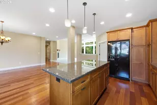 19484 SW Lorna Ln, Lake Oswego, OR 97035 - Photo 10