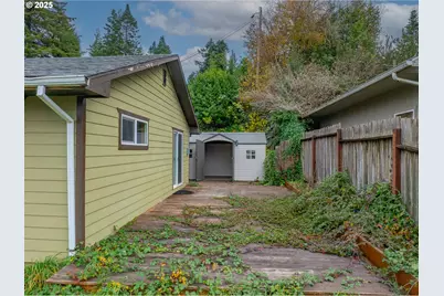 1095 E 2nd St, Coquille, OR 97423 - Photo 4