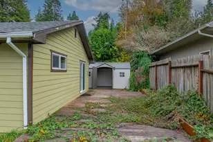 1095 E 2nd St, Coquille, OR 97423 - Photo 4