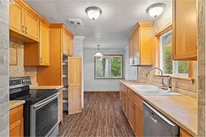 1095 E 2nd St, Coquille, OR 97423 - Photo 10