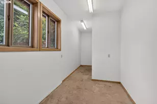 2736 Harlow Rd, Eugene, OR 97401 - Photo 34
