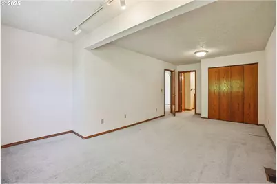 704 SE Greenway Dr, Gresham, OR 97080 - Photo 20