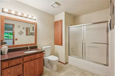 704 SE Greenway Dr, Gresham, OR 97080 - Photo 18