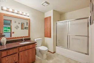 704 SE Greenway Dr, Gresham, OR 97080 - Photo 18