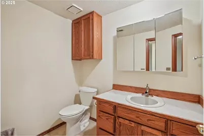 704 SE Greenway Dr, Gresham, OR 97080 - Photo 34